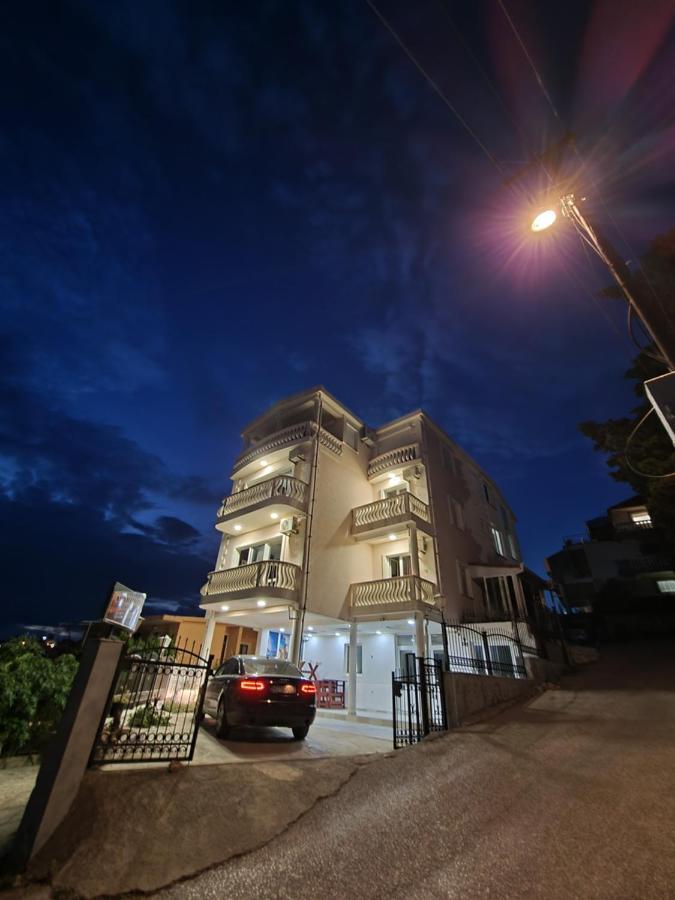 Apartments Adriatik Ulcinj Exteriör bild
