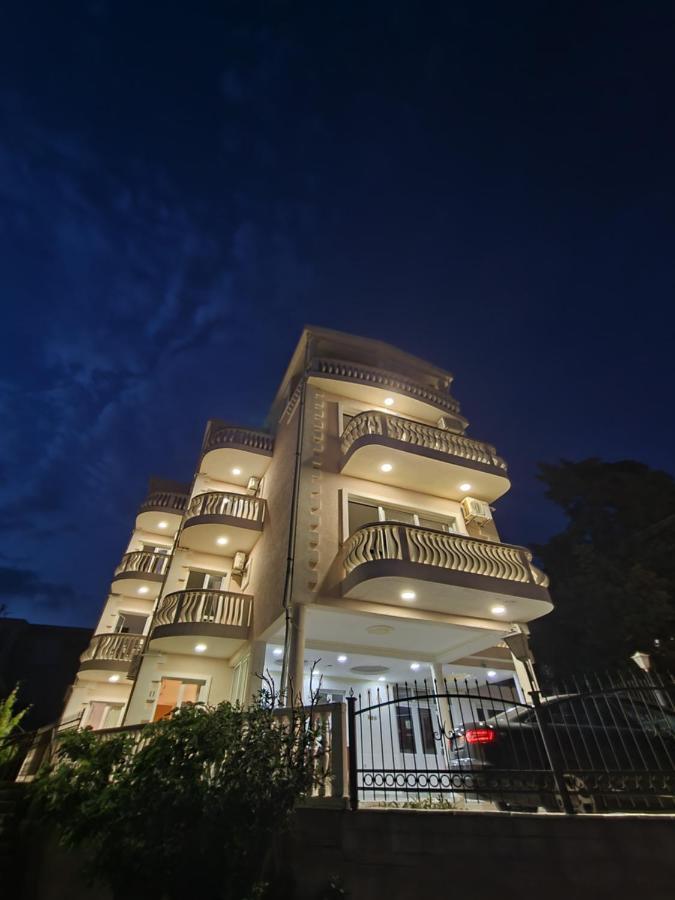 Apartments Adriatik Ulcinj Exteriör bild